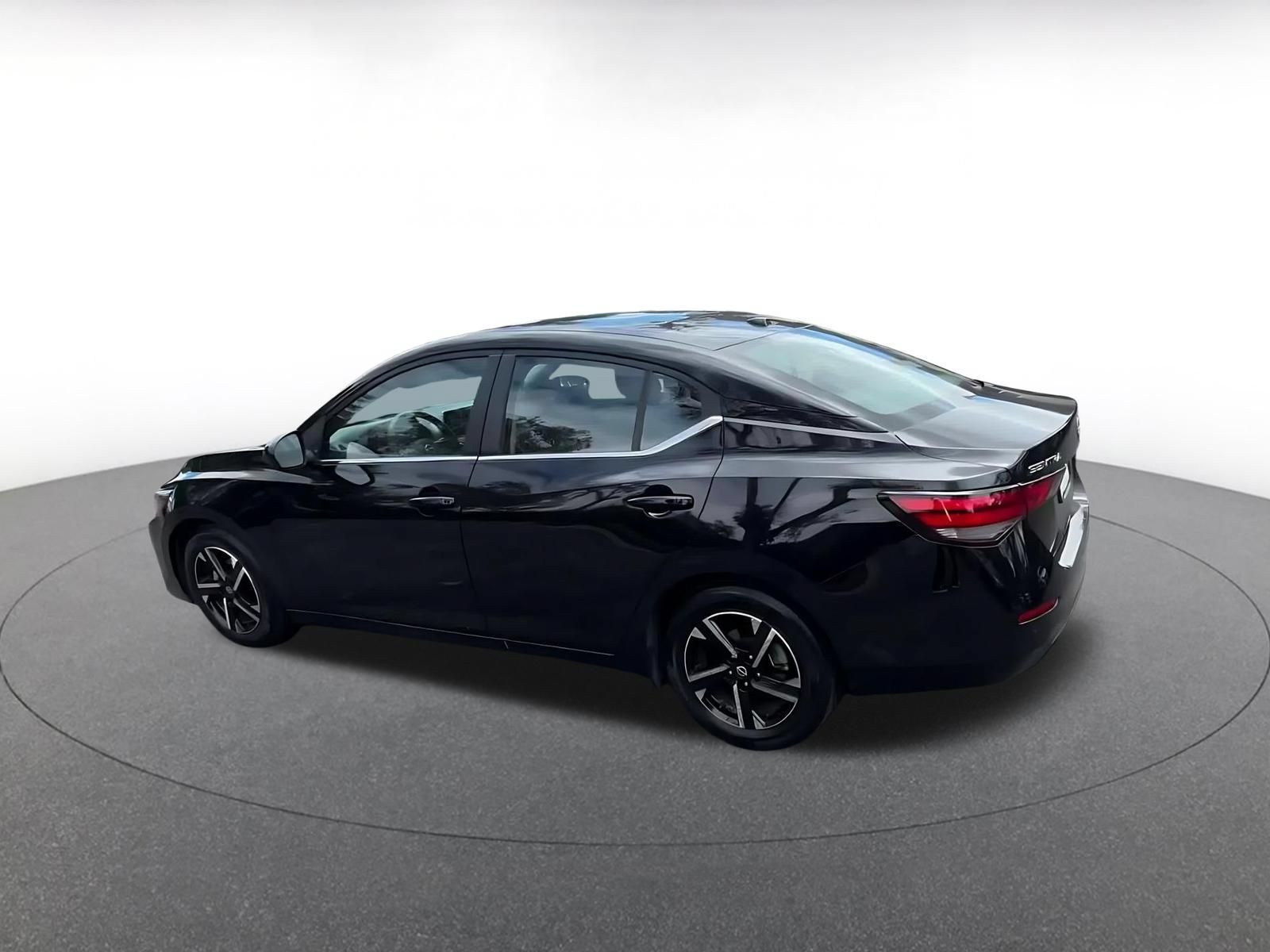 Used 2025 Nissan Sentra SV FWD image 9