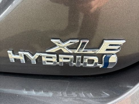 Used 2023 Toyota Camry XLE FWD image 8