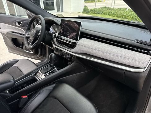 Used 2023 Jeep Compass Latitude w/ Sun and Sound Group image 33