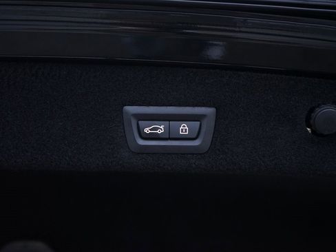 Used 2021 BMW 740i xDrive w/ Premium Package image 34