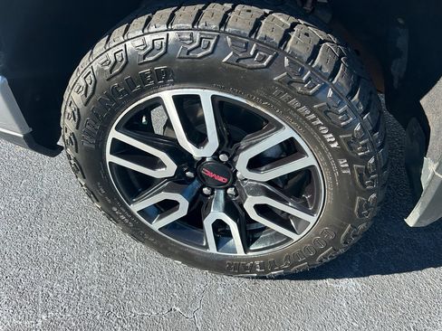 Used 2025 GMC Sierra 1500 AT4 w/ AT4 Premium Package image 32