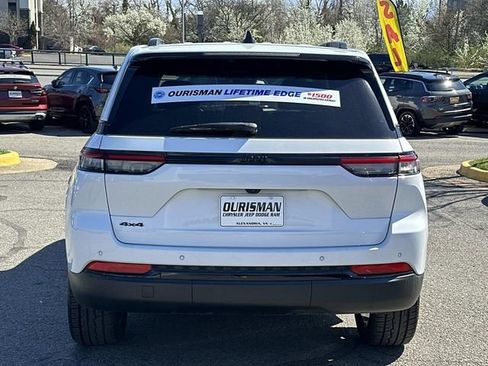 Used 2023 Jeep Grand Cherokee Altitude image 3