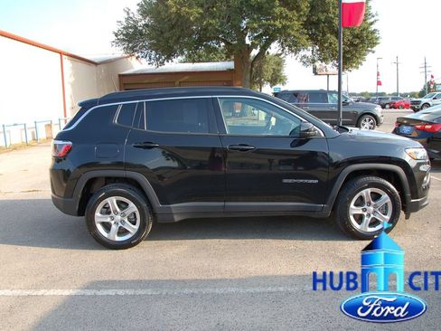 Used 2024 Jeep Compass Latitude AWD/4WD image 6