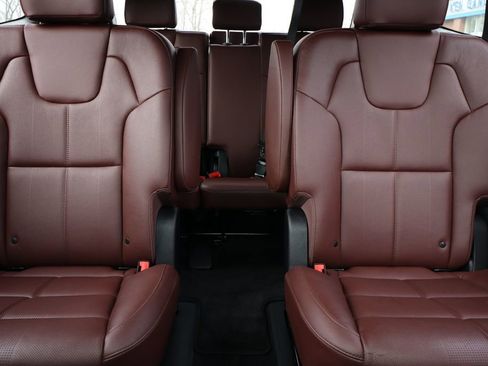 Used 2024 Kia Telluride EX w/ EX Captain's Chair Package image 40