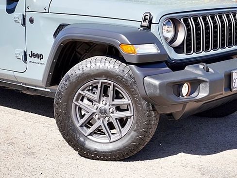 Used 2024 Jeep Wrangler Unlimited Sport AWD/4WD image 4
