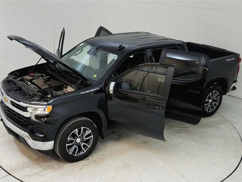 Used 2022 Chevrolet Silverado 1500 LT AWD/4WD image 30