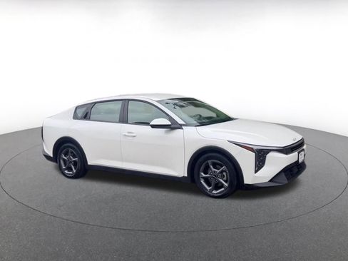 Used 2025 Kia K4 FWD image 2
