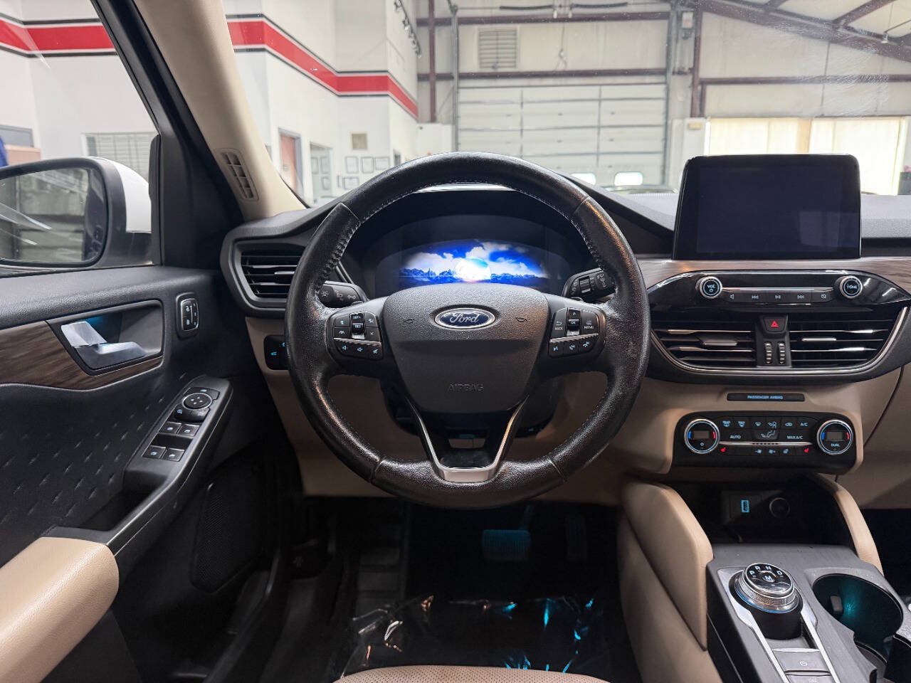 Used 2020 Ford Escape Titanium AWD/4WD image 21
