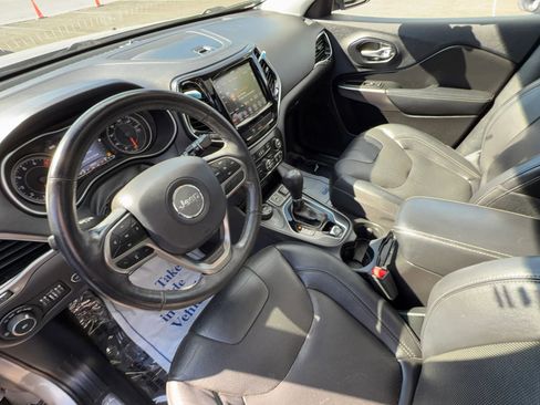 Used 2019 Jeep Cherokee Limited AWD/4WD image 11