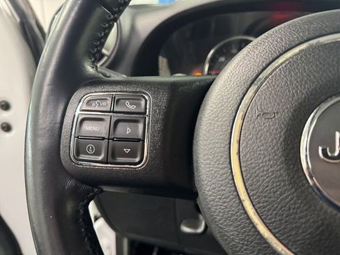 Used 2018 Jeep Wrangler Unlimited Sahara w/ Connectivity Group AWD/4WD image 18
