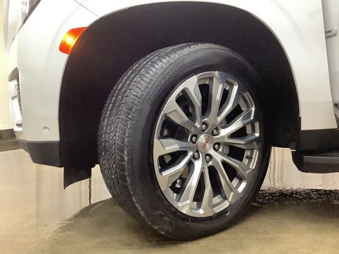 Used 2024 GMC Yukon XL Denali w/ Advanced Technology Package RWD image 28