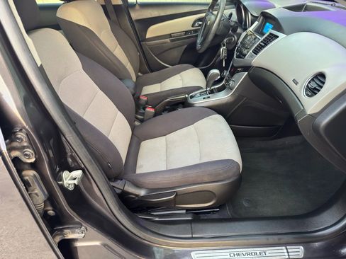 Used 2014 Chevrolet Cruze LS image 16