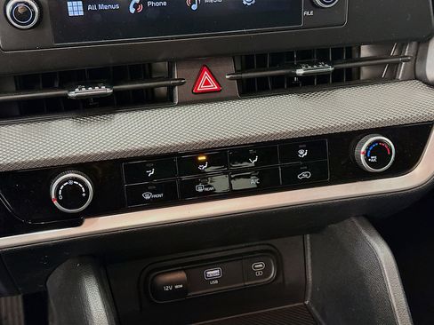 Used 2025 Kia Sportage LX image 23