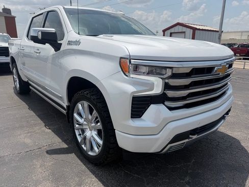 Used 2024 Chevrolet Silverado 1500 High Country AWD/4WD image 5