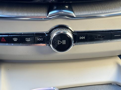 Used 2023 Volvo XC60 B5 Ultimate image 24