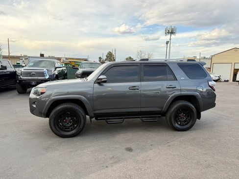 Used 2016 Toyota 4Runner SR5 Premium image 3