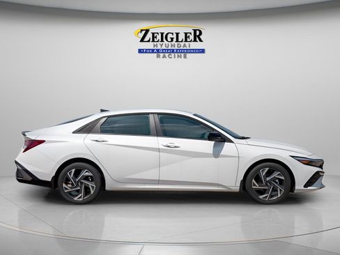 New 2025 Hyundai Elantra Sport FWD image 9