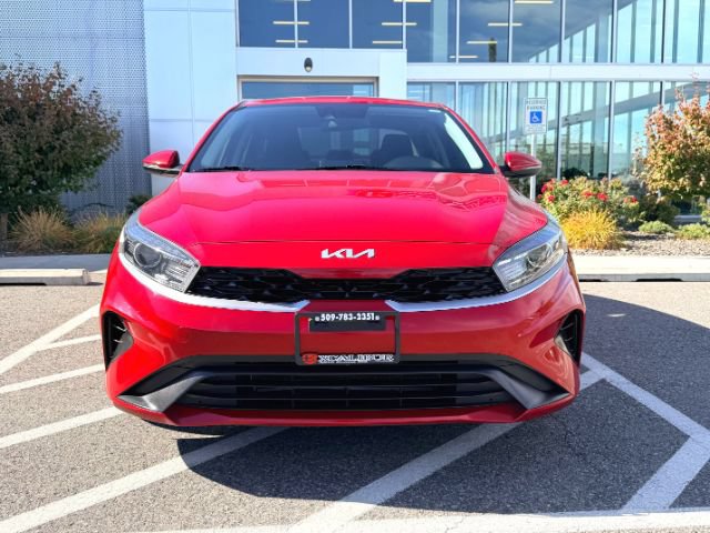 Used 2023 Kia Forte LXS w/ LXS Technology Package FWD image 2
