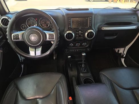 Used 2016 Jeep Wrangler Unlimited Rubicon AWD/4WD image 7