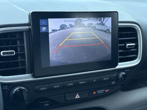 Used 2024 Hyundai Venue SEL FWD image 19