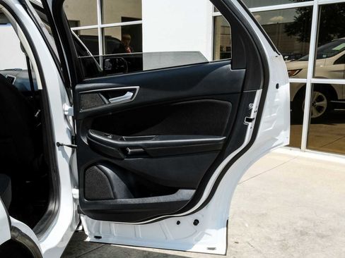 Used 2017 Ford Edge SE image 39