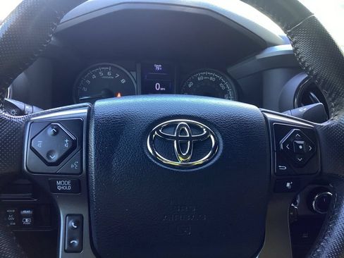 Used 2017 Toyota Tacoma TRD Sport w/ Tow Package (A/T) AWD/4WD image 21