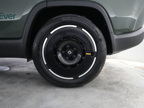 Used 2025 Rivian R1S Adventure AWD/4WD image 9