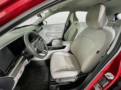 Used 2025 Hyundai Kona SE AWD/4WD image 13