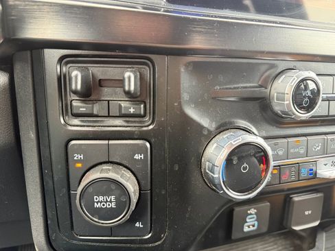 Used 2023 Ford F250 Lariat w/ Chrome Package image 30