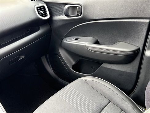 New 2025 Hyundai Venue Limited image 14