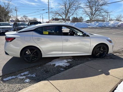 Used 2024 Nissan Sentra SR FWD image 4