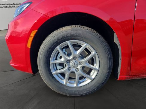 New 2026 Chrysler Pacifica Select image 14