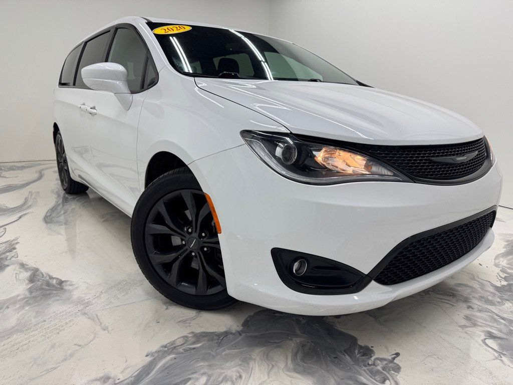 Used 2020 Chrysler Pacifica Touring w/ S Appearance Package FWD image 2