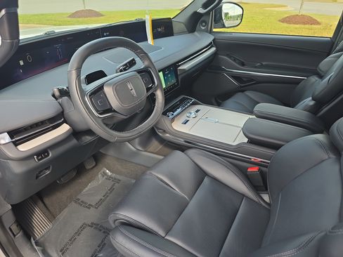 New 2026 Lincoln Navigator L Reserve AWD/4WD image 17