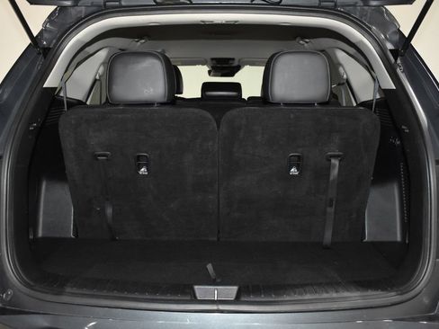 Used 2024 Kia Sorento S image 32