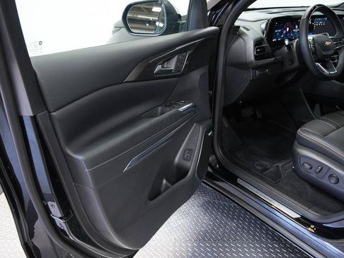 Used 2026 Chevrolet Traverse High Country w/ LPO, Floor Liner Package AWD/4WD image 32