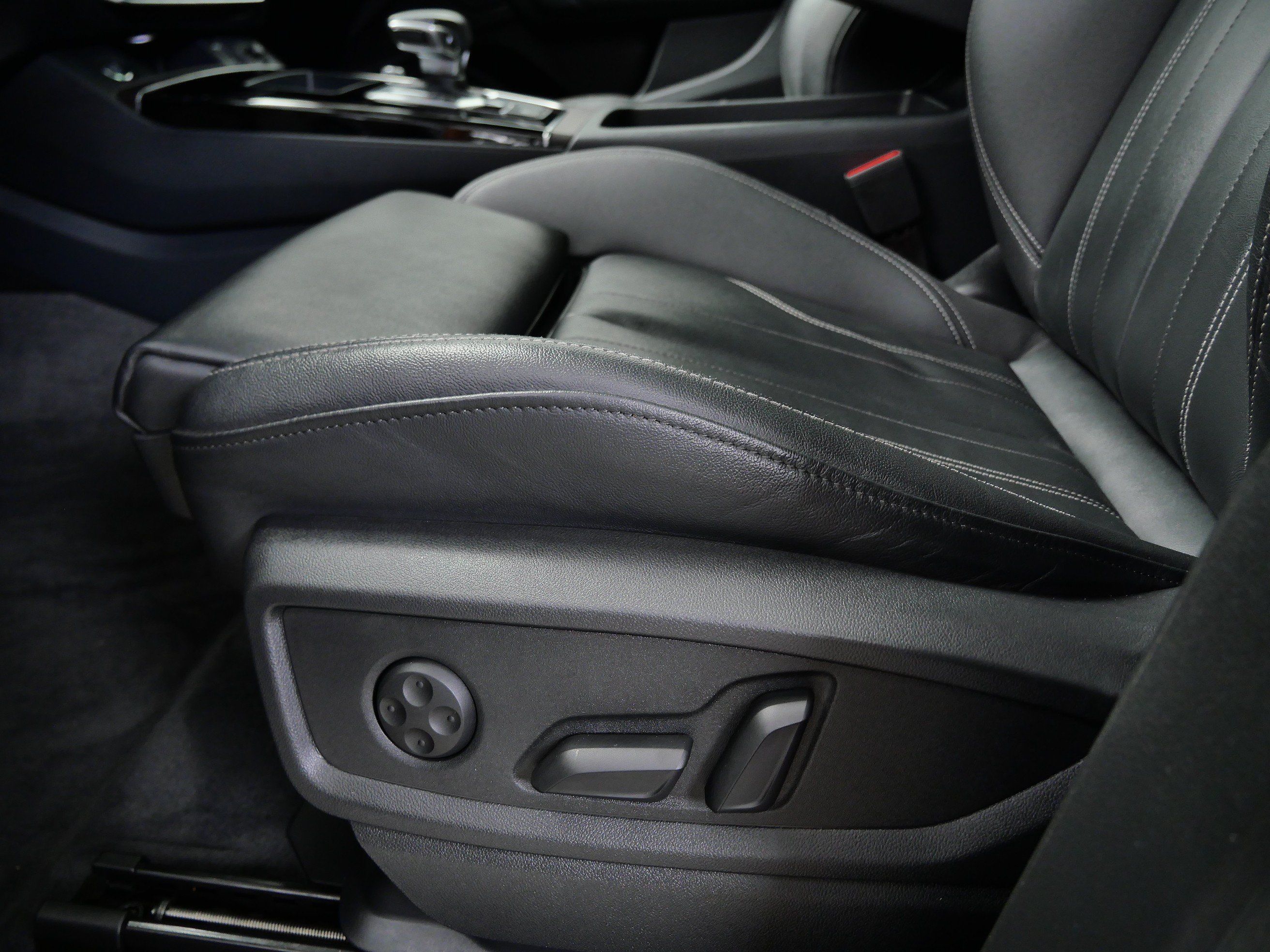 Used 2024 Audi Q5 e Premium AWD/4WD image 18