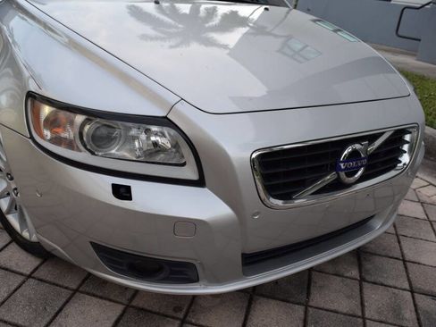 Used 2011 Volvo V50 T5 image 8