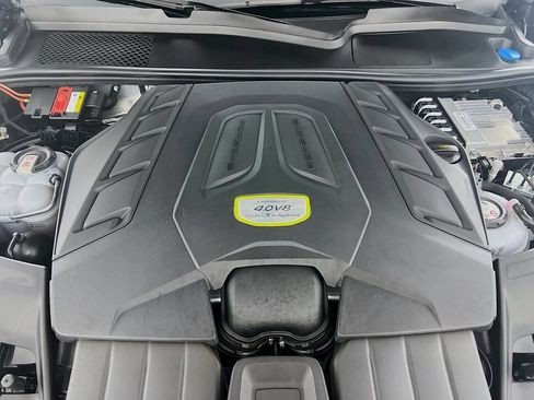 Certified 2023 Porsche Cayenne Turbo S AWD/4WD image 32
