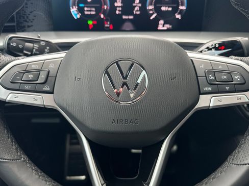 New 2026 Volkswagen Tiguan SE R-Line FWD image 21