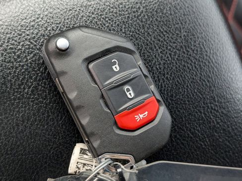 Used 2021 Jeep Wrangler Unlimited Sport image 31