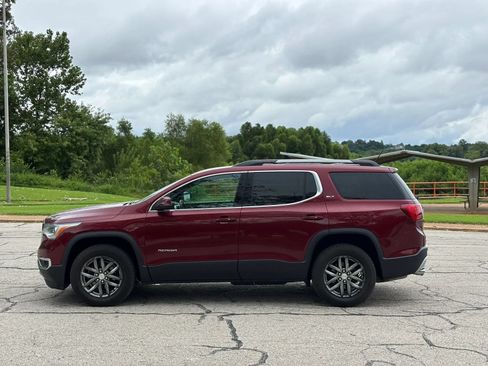 Used 2017 GMC Acadia SLT AWD/4WD image 2