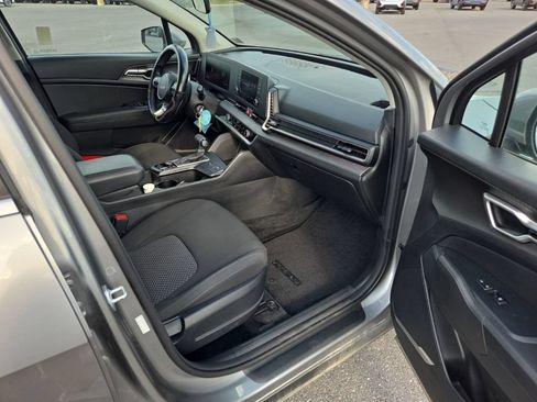 Used 2023 Kia Sportage LX AWD/4WD image 6