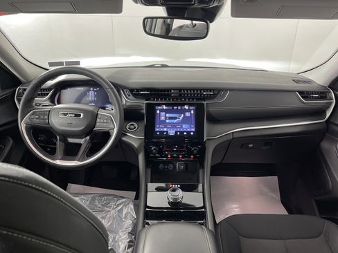 Used 2023 Jeep Grand Cherokee Laredo w/ Luxury Tech Group I image 14