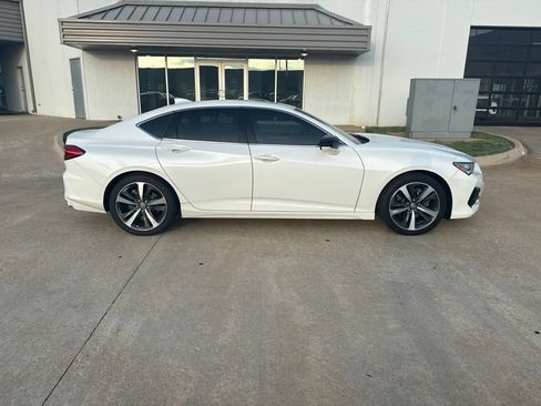 Used 2025 Acura TLX w/ Technology Package FWD image 9