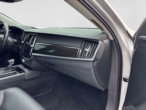 Used 2018 Volvo S90 T5 Momentum w/ Convenience Package FWD image 48