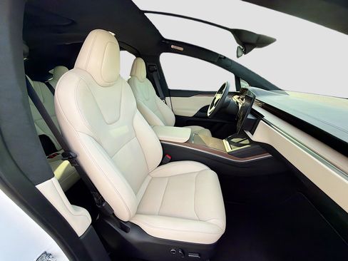 Used 2024 Tesla Model X Base image 15