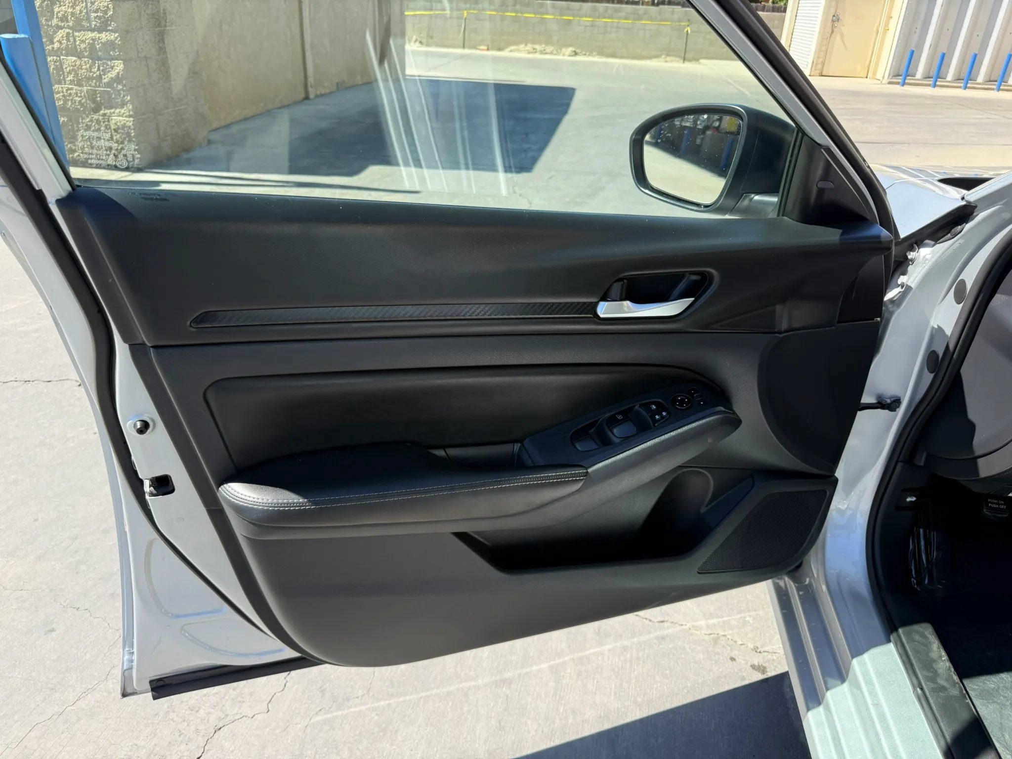 Used 2024 Nissan Altima 2.5 SV FWD image 18