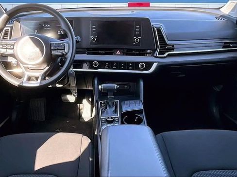 Used 2025 Kia Sportage LX image 7