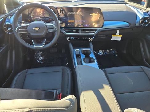 New 2026 Chevrolet Equinox EV LT image 18